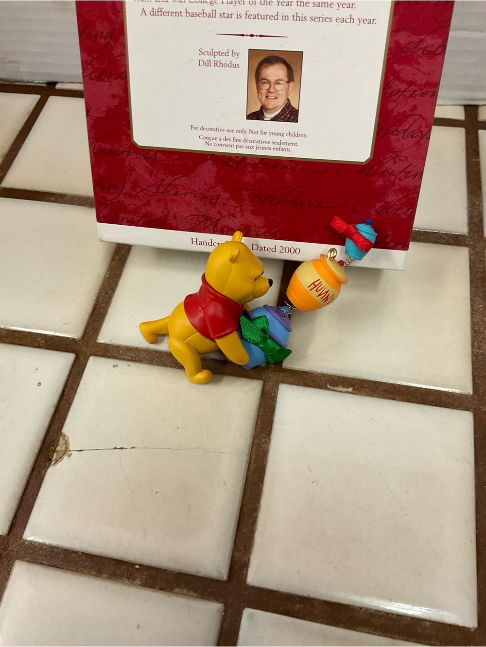 Disney Winnie the Pooh Christmas Ornament with Colorful Honey Pot and Gift